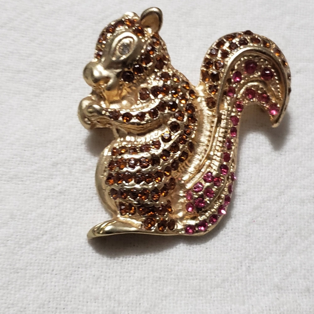 Beautiful Kenneth Cole Vintage Goldtone Squirrel Brooch With Red Crystals View 3